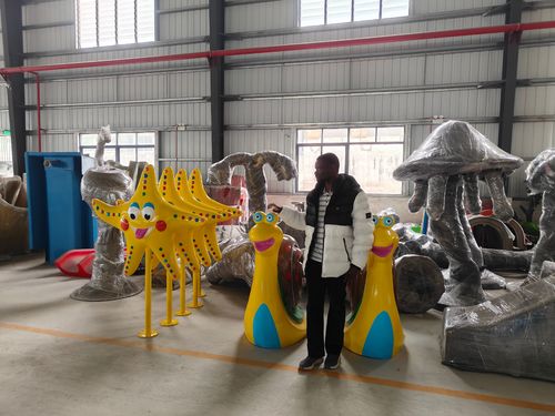 Berita perusahaan terbaru tentang Perwakilan kontraktor resor Afrika mengunjungi bengkel produksi pabrik kami untuk memeriksa proses pembuatan slide air.