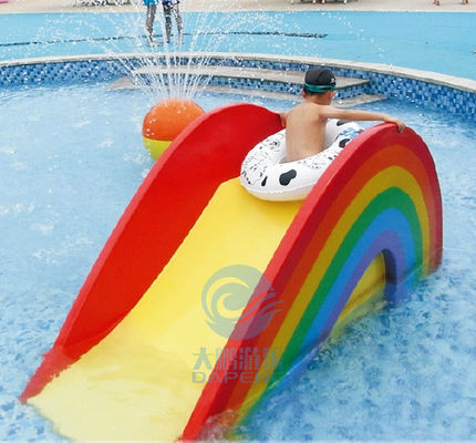 Harga yang bagus Rainbow Mini Splash Pad Children Fibreglass Water Slides Height 1.1m Width 0.6m on line