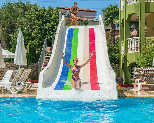 Harga yang bagus Slide air pribadi komersial Serat kaca Slide air keluarga lebar 1,8m Tinggi on line