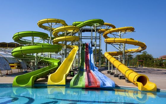 Harga yang bagus Tinggi 8m Water Park Slide Custom Amusement Rides Fiberglass Slide Untuk Anak-anak on line