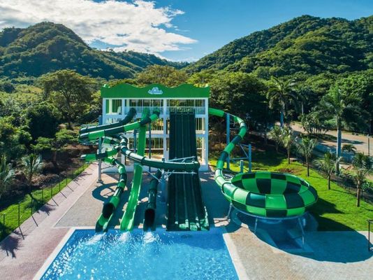 Harga yang bagus 220 M3/H 12mm Fiberglass Water Park Slide For Children Water Park Play Equipment on line