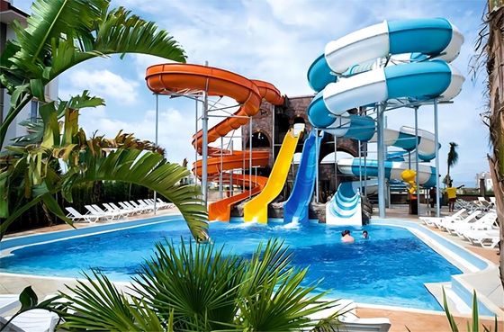 Harga yang bagus 18.5Kw Peralatan area bermain air Slide kolam renang besar Aksesoris taman bermain luar ruangan on line