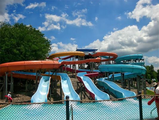 Harga yang bagus OEM Lantai Olahraga Luar Ruang Komersial Play Rides Kolam renang Fiberglass Water Slide untuk Anak-anak on line