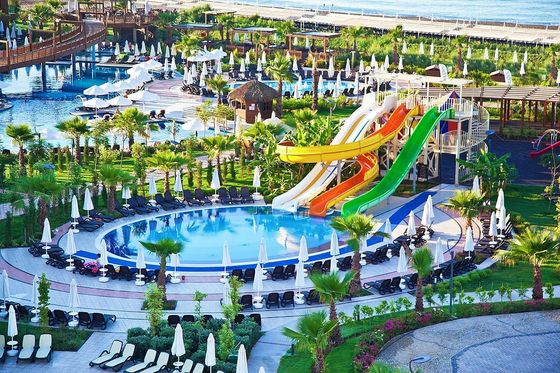 Harga yang bagus ODM Outdoor Playground Kolam renang Game Equipmnt Giant Spiral Air Slide Sets on line