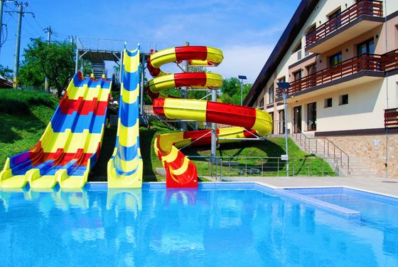 Harga yang bagus OEM Komersial Taman Hiburan Air Ride Fiberglass Tube Spiral Slide Set Untuk Dijual on line