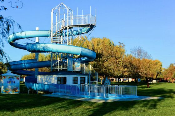 Harga yang bagus Outdoor Amusement Aqua Water Park Desain Ride Anak Bermain Peralatan Serat kaca Water Slide on line