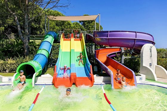Harga yang bagus Tingkat Aliran Air Peralatan Kolam Renang Dan Aksesoris Dengan Serat Kaca Hot Dip Galvanized Steel Water Park Slide on line