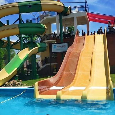 Harga yang bagus Peralatan taman bermain air di luar taman bermain kolam renang seluncur air serat kaca on line