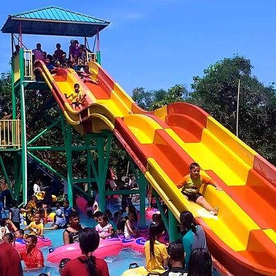Harga yang bagus Taman hiburan air Taman bermain luar Daya tarik air Fiberglass Slide on line