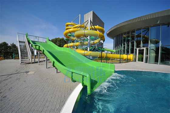 kualitas 2.5 meters Wide Family Slide Fiberglass Pool Slide For Kids And Adults pabrik