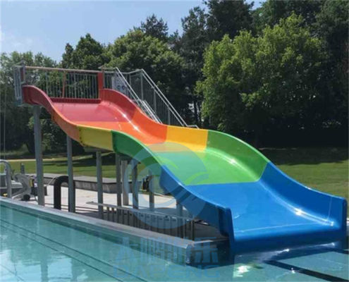 Anak-anak Pelangi Warna Serat Kaca Keluarga Wide Slide Untuk Aqua Park