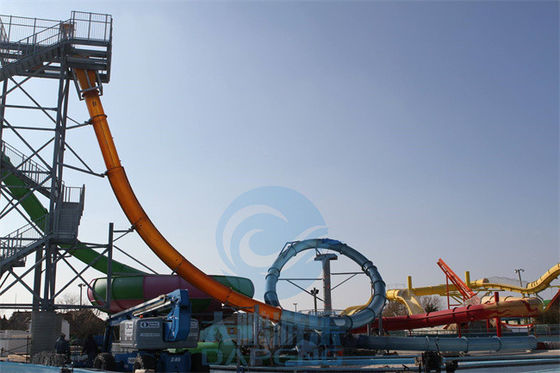 17m Tinggi Aqualoop Water Slide Disesuaikan FRP Giant Water Slide Untuk Dewasa