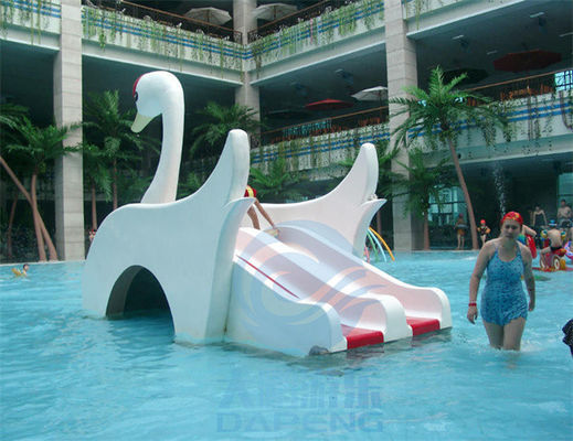 Swan Kids Water Slide Fiberglass Pool Slide Splash Pad Disesuaikan