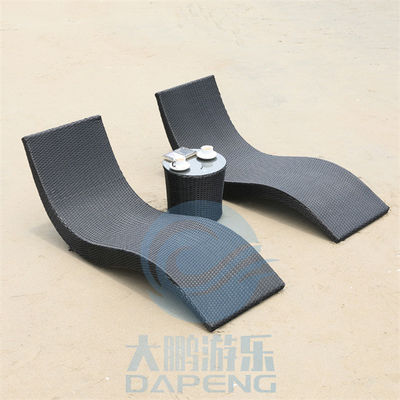 Harga yang bagus PE Rattan Outdoor Patio Furniture Semua Cuaca Wicker Chaise Lounge Tahan UV on line