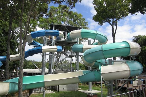 Harga yang bagus Taman Luar Ruang Kolam Renang Tabung Serat Kaca Slide Air Bagian Alat Bermain on line