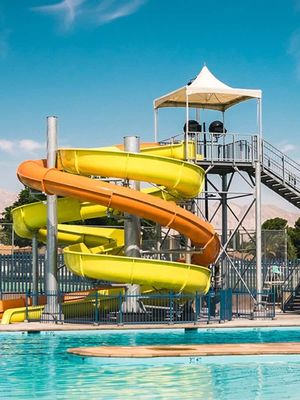 Harga yang bagus Taman Hiburan Air Hiburan Peralatan Olahraga Kolam renang luar dengan tabung spiral Taman bermain Slide on line