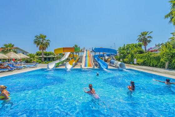 Harga yang bagus OEM Aqua Park Swimming Accessories Fiberglass Water Slide for Kids on line