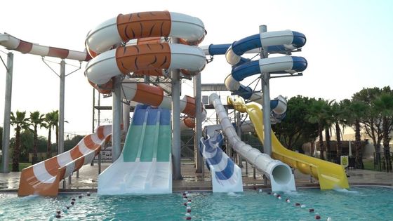OEM Perlengkapan Hiburan Set Serat Kaca Water Slide Untuk Kolam Renang