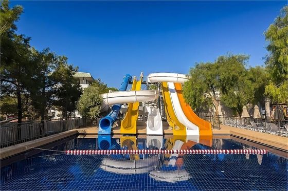 Harga yang bagus ODM Outdoor Games Play Theme Park Fiberglass Water Slide untuk Anak-anak on line