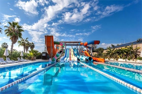 Harga yang bagus Taman Hiburan Menunggang Air Dewasa Slide Besar Serat Kaca Dengan Aliran Air 220 M3/h on line