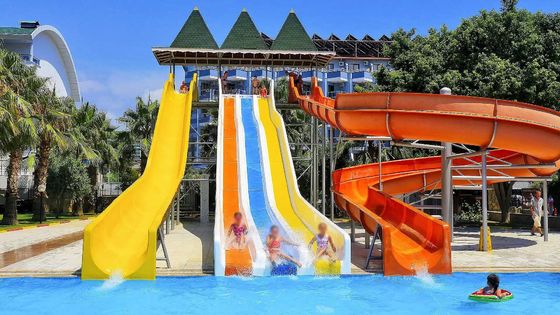 Harga yang bagus Anak-anak di luar taman air taman bermain kolam renang Peralatan Fiberglass Slide on line