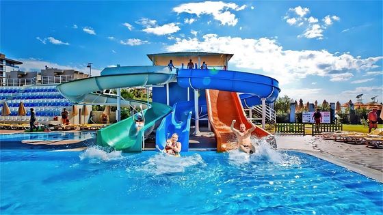 ODM Taman Air Luar Ruangan Hiburan Olahraga Kolam Renang Fiberglass Slide untuk Anak-anak