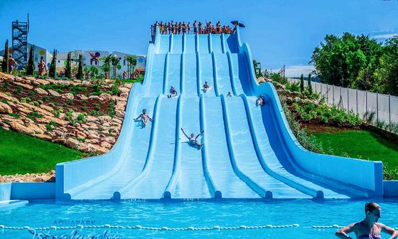 Harga yang bagus OEM Taman Air Luar Ruangan Kolam Renang Set Mainan Peralatan Hiburan Play Slide on line