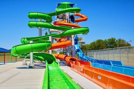 kualitas Taman Air Luar Ruangan Hiburan Peralatan Taman bermain Kolam renang Mainan Fiberglass Slide pabrik