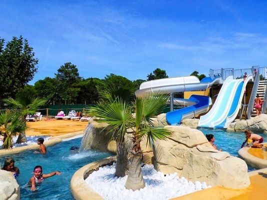 Harga yang bagus ODM Taman bermain air luar Peralatan kolam renang Fiberglass Slide Untuk Anak-anak on line