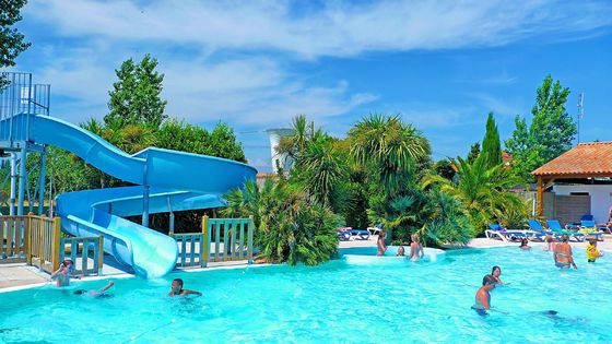 Harga yang bagus Komersial Kolam Renang Permainan Air Fiberglass Slide 10-12mm Ketebalan on line
