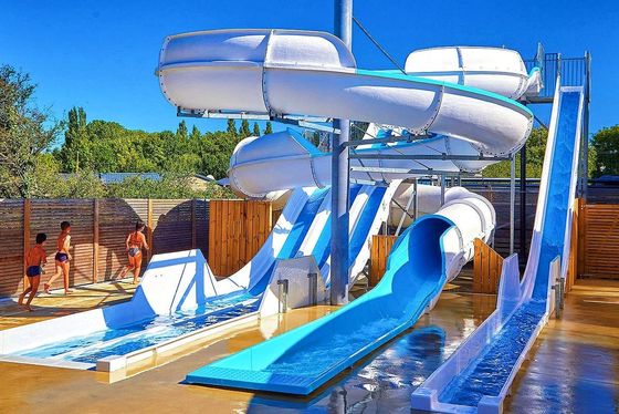 Anak-anak taman air taman bermain luar kolam renang Peralatan air spiral slide