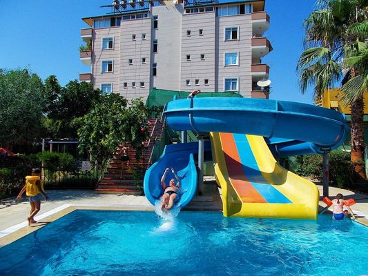Desain Kolam Renang Taman Air Hiburan Air Spiral Serat Kaca Slide