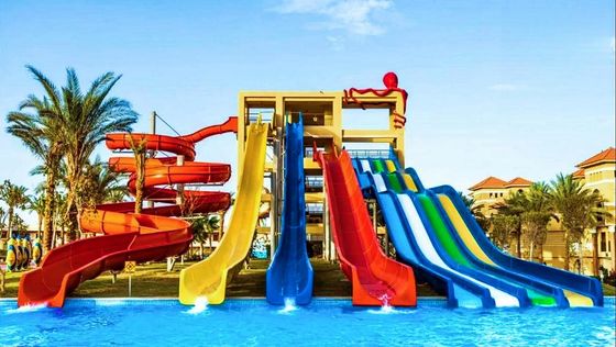 Taman bermain air Slide spiral serat kaca untuk anak-anak Kolam renang