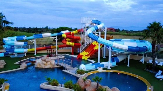 Harga yang bagus Kolam renang Peralatan bermain air Slide air serat kaca Untuk orang dewasa on line