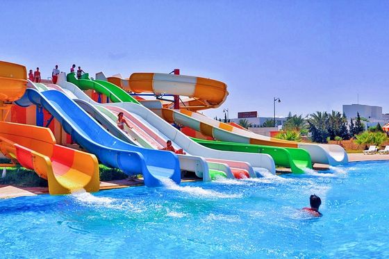 Harga yang bagus Taman Hiburan Air Besar Peralatan permainan air Serat kaca tabung spiral Air Slide Set on line