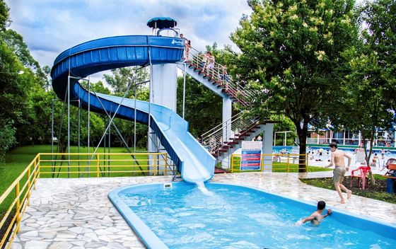 Harga yang bagus Taman Air Permainan Peralatan kolam renang 3-5m Tinggi Fiberglass Slide Untuk Anak-anak on line