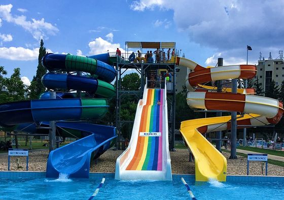 Rumah Air Luar Ruangan Kolam Renang Hiburan Bersepeda Olahraga Fiberglass Slide Untuk Anak-anak