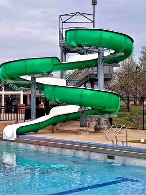 Harga yang bagus Air Fun Spiral Serat Kaca Slide Untuk Dewasa Peralatan Kolam Renang on line
