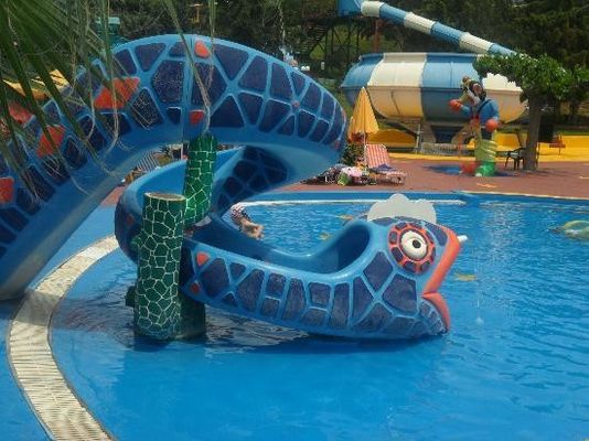 Taman Hiburan Air Luar Ruangan bermain Karnaval Mainan Air Ular Serat Kaca Slide Air