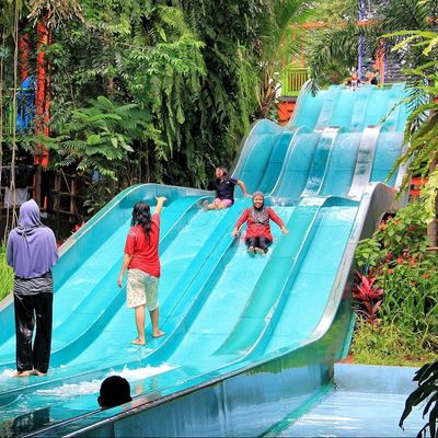 OEM Outdoor Water Game Park Fiberglass Tube Water Slide untuk Anak-anak