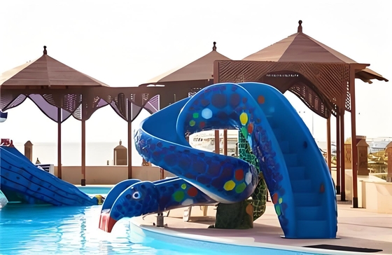 Harga yang bagus Perosotan Kolam Renang Percikan Air Fiberglass Taman Air Set Hewan Kustomisasi Warna Gajah Ular Pelangi Perosotan Kolam Anak-anak on line
