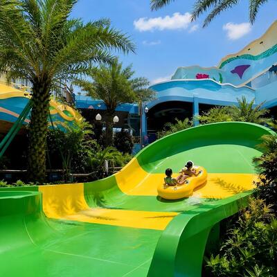 Harga yang bagus 1.9m Tinggi Mini Boomerang Slide Slide Air Serat Kaca untuk Kolam Renang Desain Khusus on line