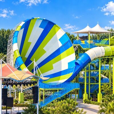 kualitas Giant Tornado Water Slide Fiberglass 6-8mmLemparan Ketebalan Custom Color Thrill Ride untuk taman air pabrik