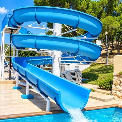 kualitas Slide Air Spiral Serat Kaca Curved Flume Custom Color Ride Untuk Kolam Renang Dan Taman Air pabrik