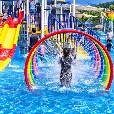 Harga yang bagus Peralatan Bermain Air Splash Pad Cincin Pelangi Fitur Interaktif Semprotan Fiberglass untuk Kolam Anak on line